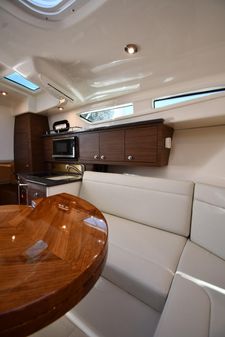 Boston-whaler 325-CONQUEST-PILOTHOUSE image