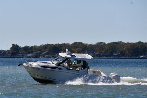 Boston-whaler 325-CONQUEST-PILOTHOUSE image