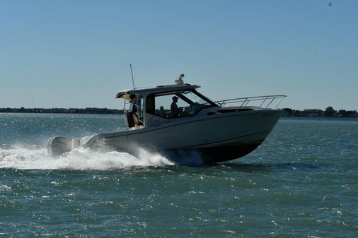 Boston-whaler 325-CONQUEST-PILOTHOUSE image