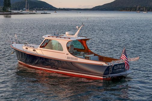 Hinckley Picnic Boat 37 MKIII image