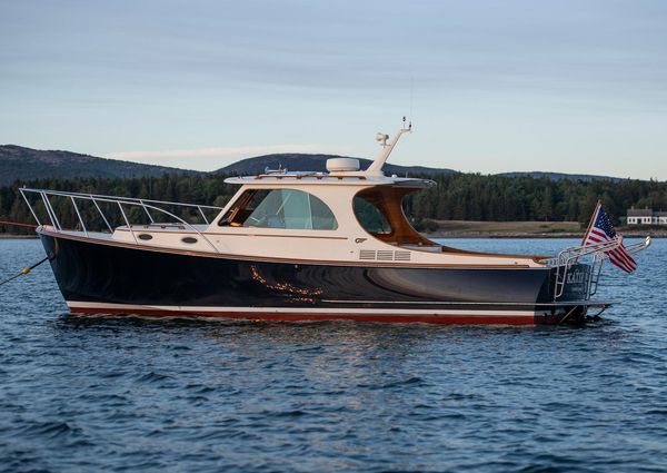 Hinckley Picnic Boat 37 MKIII image