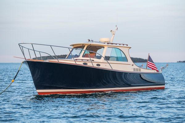 Hinckley Picnic Boat 37 MKIII - main image