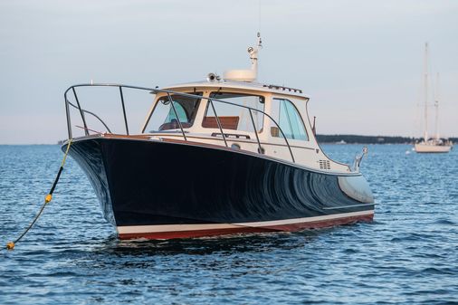 Hinckley Picnic Boat 37 MKIII image