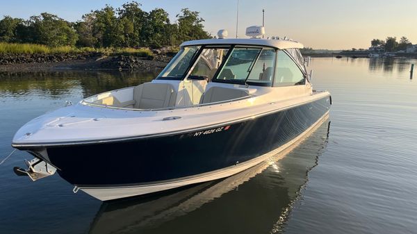 Pursuit 325 Dual Console 