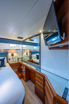 Offshore Yachts 62 Pilot House image