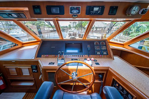 Offshore Yachts 62 Pilot House image