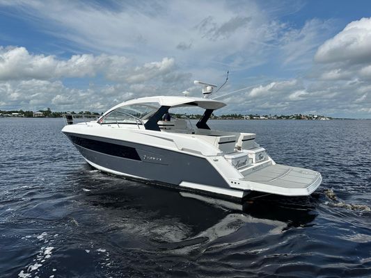 Cruisers Yachts 390 Express Coupe - main image