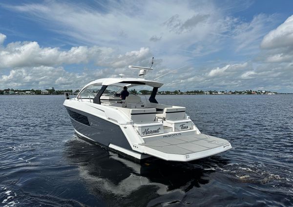 Cruisers Yachts 390 Express Coupe image