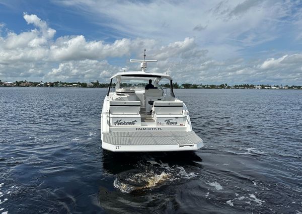 Cruisers Yachts 390 Express Coupe image