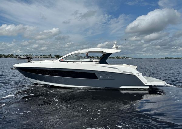 Cruisers Yachts 390 Express Coupe image