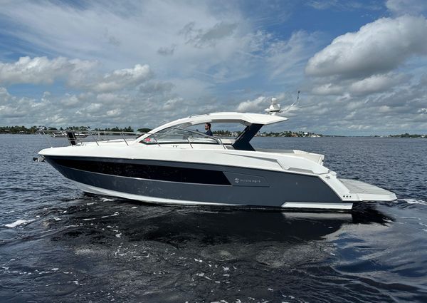 Cruisers Yachts 390 Express Coupe image