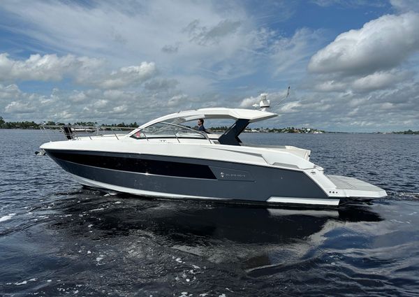 Cruisers Yachts 390 Express Coupe image