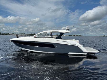 Cruisers Yachts 390 Express Coupe image