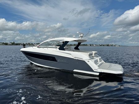 Cruisers Yachts 390 Express Coupe image