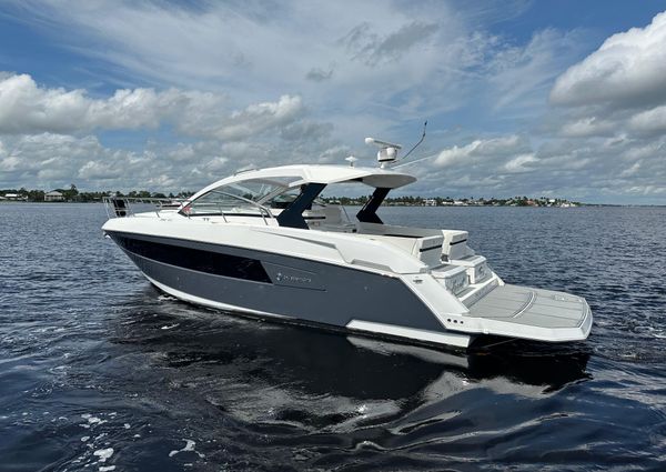 Cruisers Yachts 390 Express Coupe image