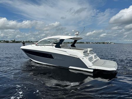 Cruisers Yachts 390 Express Coupe image