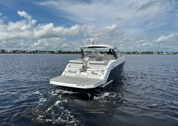 Cruisers Yachts 390 Express Coupe image