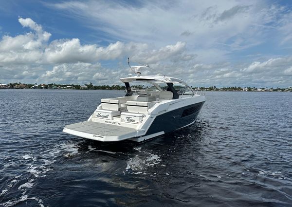 Cruisers Yachts 390 Express Coupe image