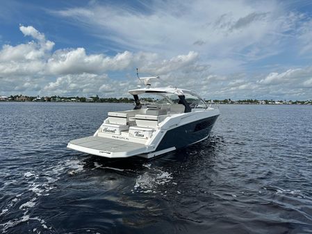 Cruisers Yachts 390 Express Coupe image