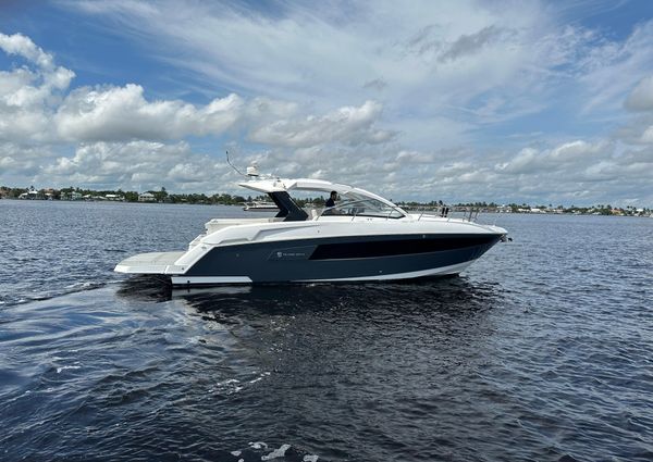 Cruisers Yachts 390 Express Coupe image