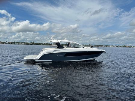 Cruisers Yachts 390 Express Coupe image