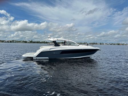 Cruisers Yachts 390 Express Coupe image