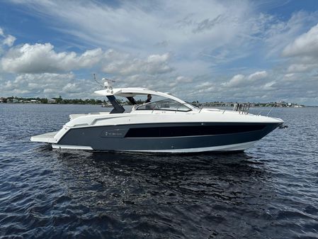 Cruisers Yachts 390 Express Coupe image