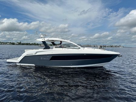 Cruisers Yachts 390 Express Coupe image