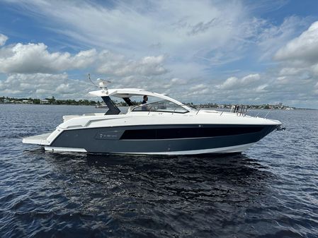 Cruisers Yachts 390 Express Coupe image