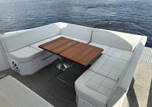 Cruisers Yachts 390 Express Coupe image