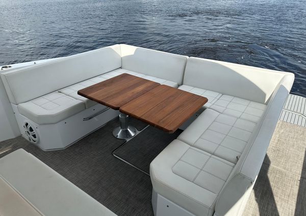 Cruisers Yachts 390 Express Coupe image