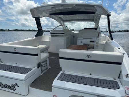 Cruisers Yachts 390 Express Coupe image