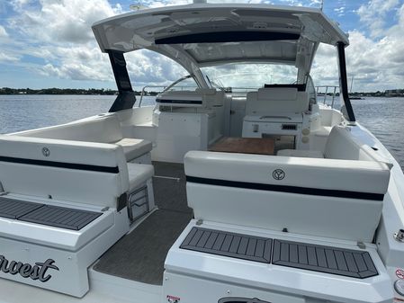 Cruisers Yachts 390 Express Coupe image