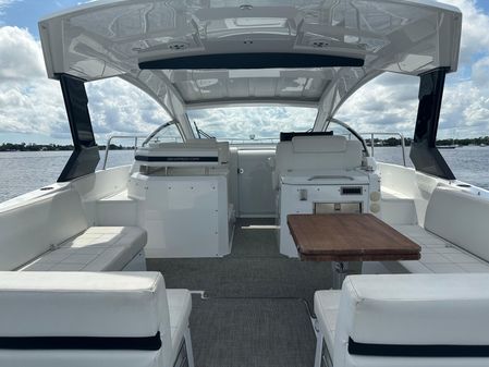 Cruisers Yachts 390 Express Coupe image