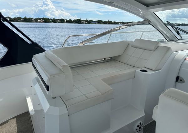 Cruisers Yachts 390 Express Coupe image