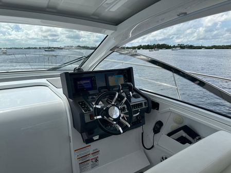 Cruisers Yachts 390 Express Coupe image