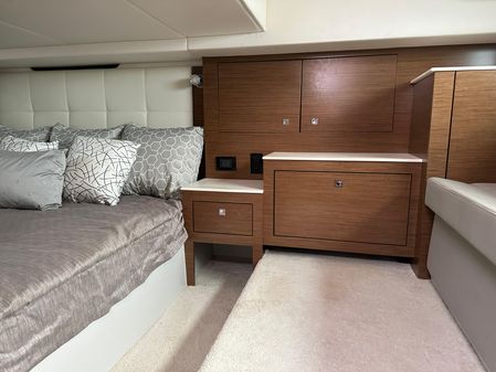 Cruisers Yachts 390 Express Coupe image