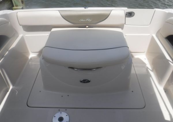 Sea Ray 225 Weekender image