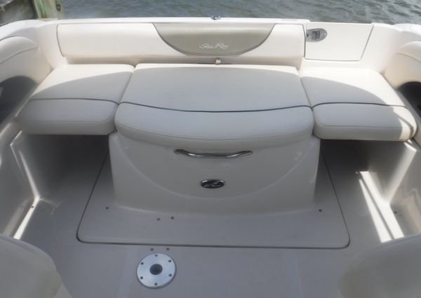 Sea Ray 225 Weekender image