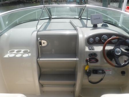 Sea Ray 225 Weekender image