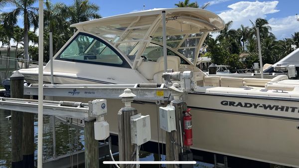 Grady-White Freedom 375