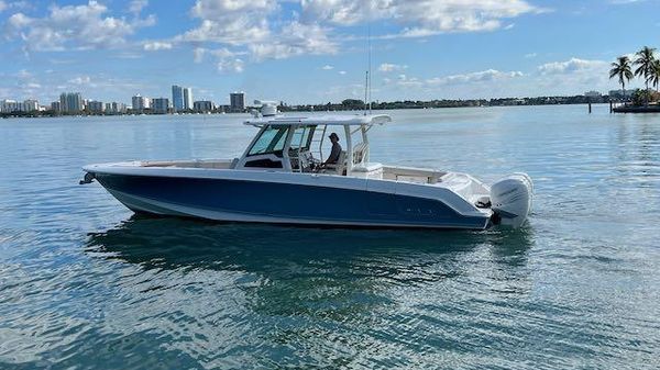 Boston Whaler 380 Outrage 