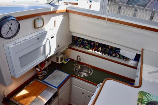 Carver 440 Aft Cabin Motor Yacht image