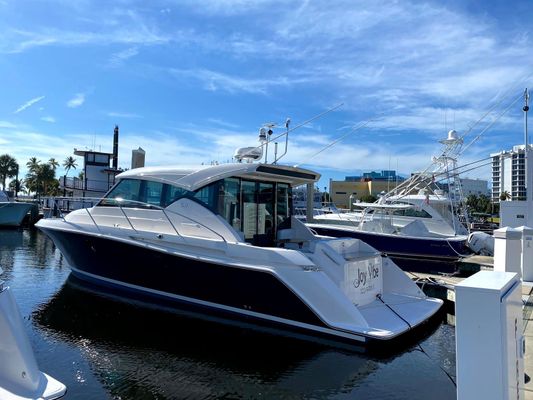 Tiara Yachts C39 Coupe - main image