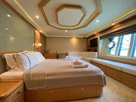 Ferretti Yachts 881 HT image