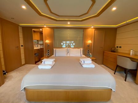 Ferretti Yachts 881 HT image