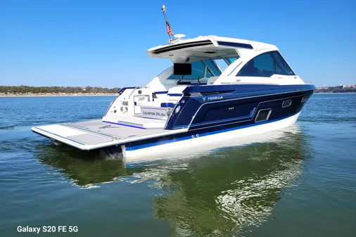 Formula 380 Super Sport Crossover I/O image