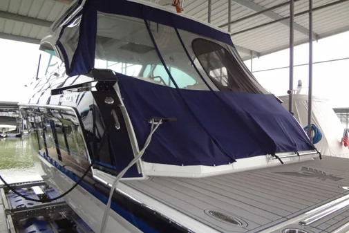 Formula 380 Super Sport Crossover I/O image