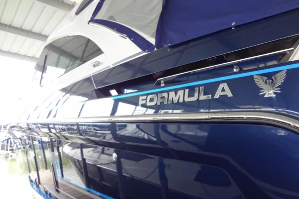 Formula 380-SUPER-SPORT-CROSSOVER-I-O image