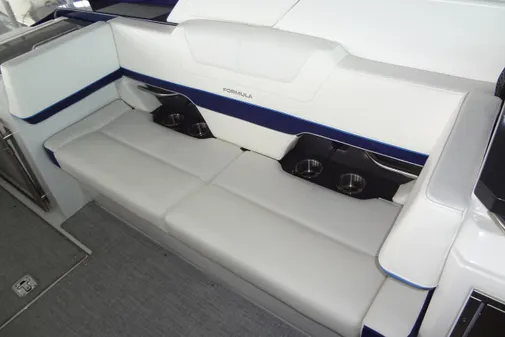 Formula 380 Super Sport Crossover I/O image